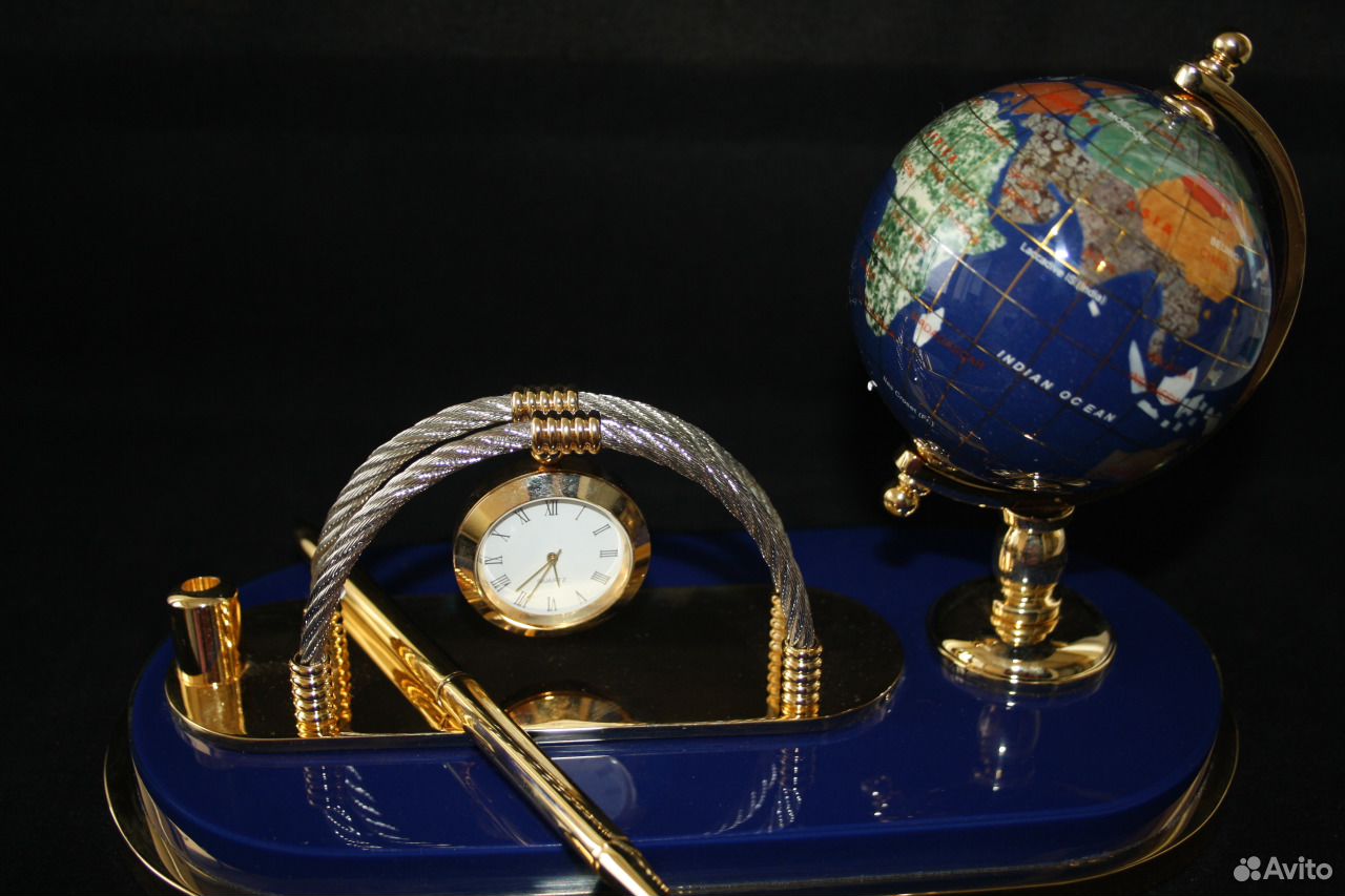 Часы с глобусом
