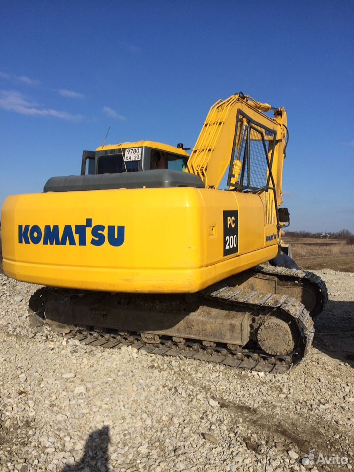 Экскаваторщик краснодарский край. Komatsu pc220-7. Коматсу экскаватор pc220. Като 820. Экскаватор Комацу Хитачи.