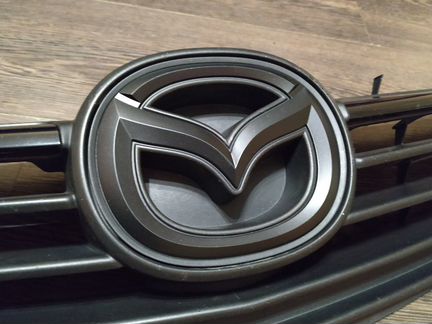Эмблема с подиумом на Mazda 6 gj 2013г. Оригинал