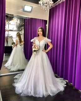 Свадебное платье со шлейфом Gabbiano