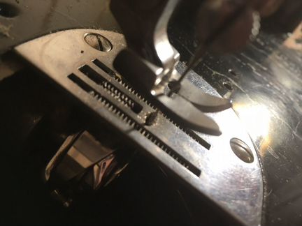 Рабочая швейная машинка 45г Чехословакия