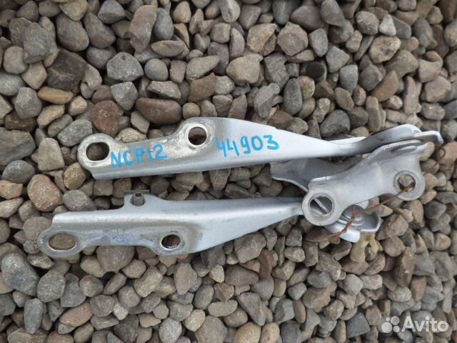 Петля капота Toyota Platz NCP12 1NZ-FE 2002/10