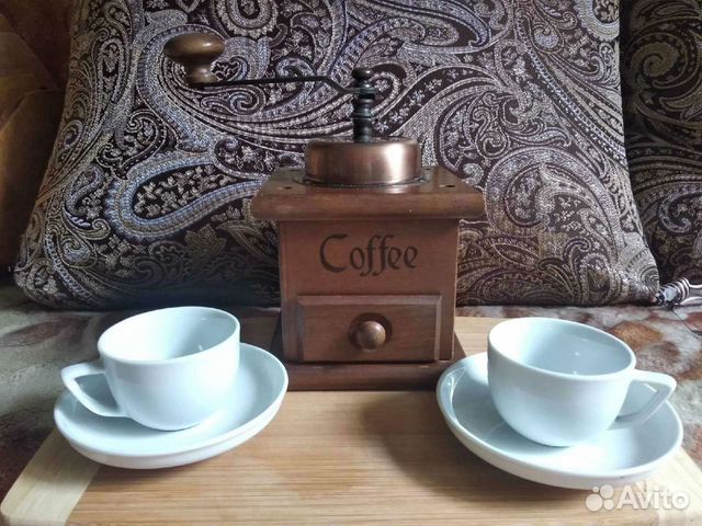 Кофемолка ручная+фарфоровые кофейные чашки