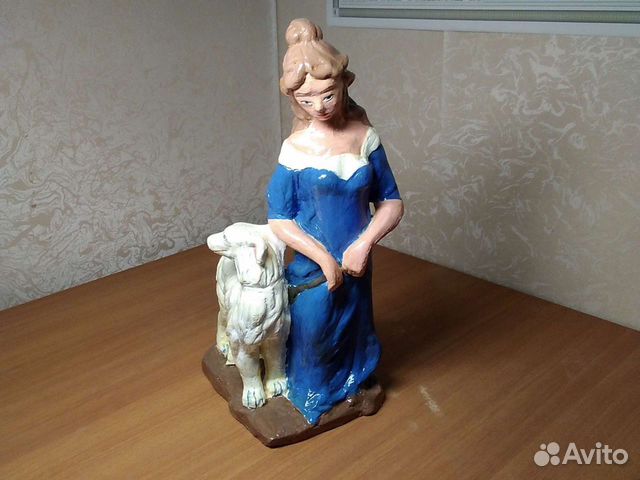 Фигурка Девушка с собакой, глина