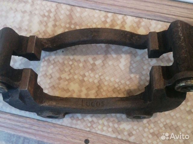 Скоба суппорта audi 80б4