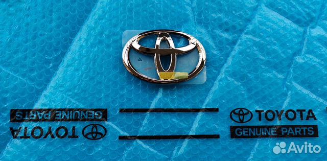 Эмблема багажника Тойота Хайлендер Оригинал NEW