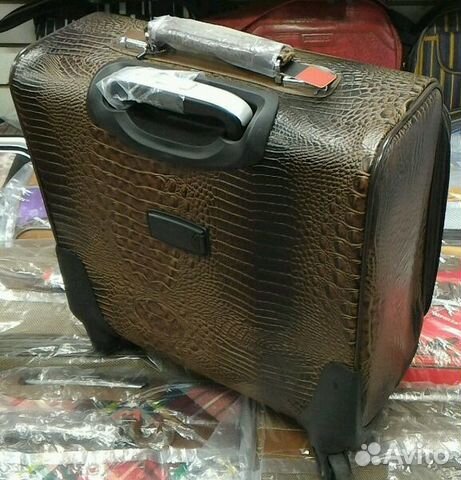 Новый чемодан на колесах кейс пилот крокодил Новый чемодан на колесах кейс пилот крокодил