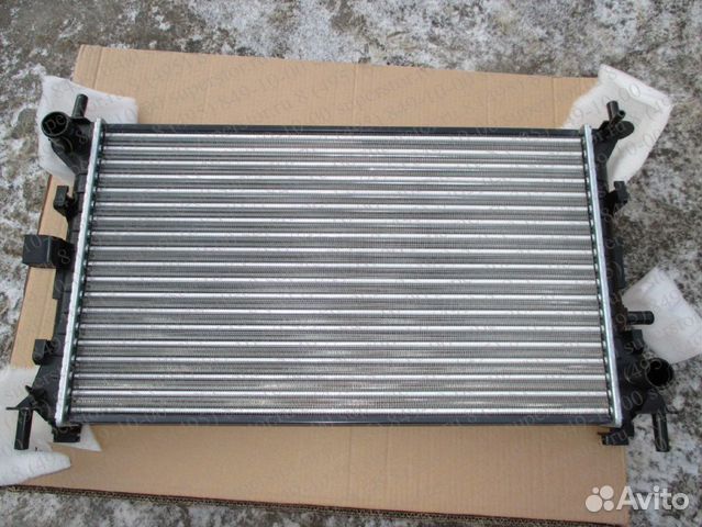 Радиатор охлаждения Ford Focus 98- 1,4-1,8 M+