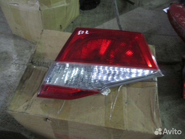Тойота камри 50 2012 фонарь крышки багажника R