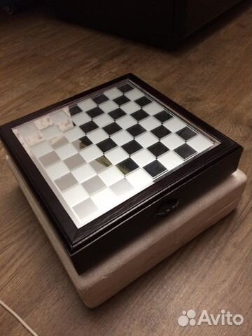 Доска-шкатулка для шахмат, шашек новая и фигуры