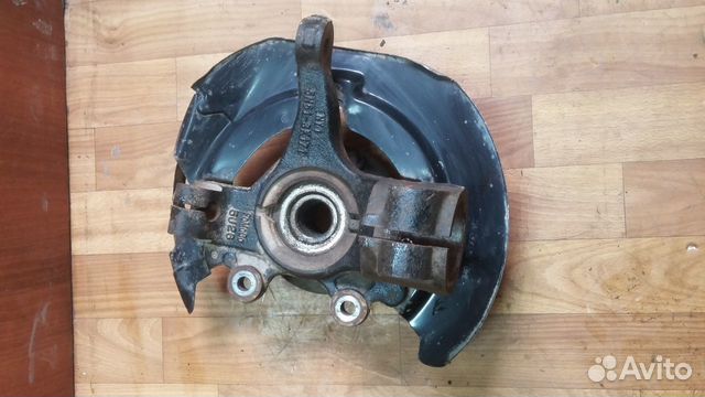 Кулак поворотный левый мазда 3 вк 1.6 L