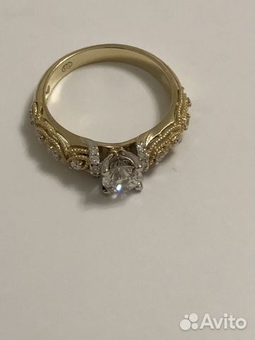 Золотое обручальное кольцо с бриллиантом Золотое обручальное кольцо с бриллиантом