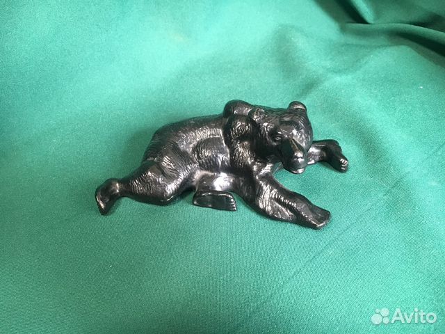 Статуэтка пресс-папье Медведица, Каслинское литьё Статуэтка пресс-папье Медведица, Каслинское литьё