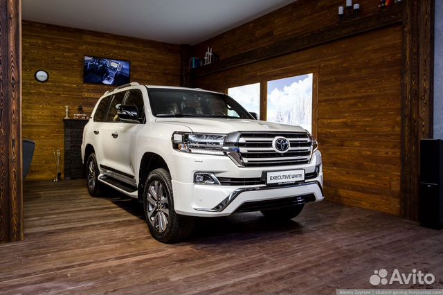 Бампер передний Land Cruser 200 Executive White 18