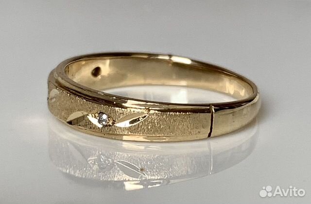 Золотое кольцо с бриллиантами Золотое кольцо с бриллиантами