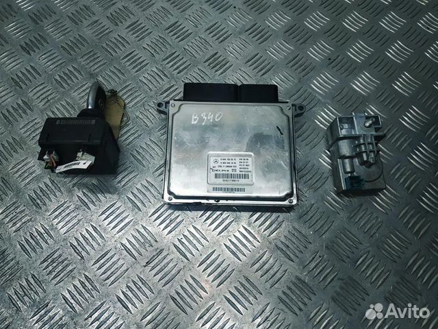 Блок управления двигателем Mercedes Benz C W204 2 Блок управления двигателем Mercedes Benz C W204 2