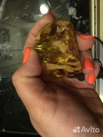 Кулон- крупный янтарь Кулон- крупный янтарь