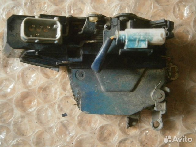 Замок двери передний правый на BMW E38 бмв Е38