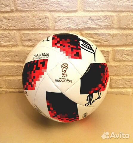 Футбольный мяч чм 2018 с автографами игроков Футбольный мяч чм 2018 с автографами игроков
