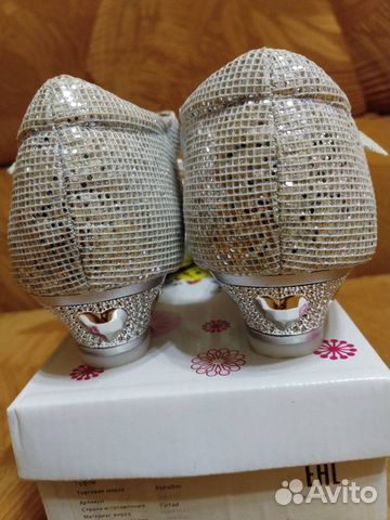 Босоножки для девочки (новые) р.35