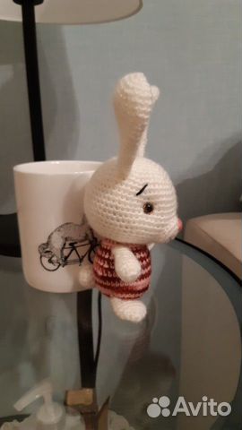 Вязаная игрушка Заяц