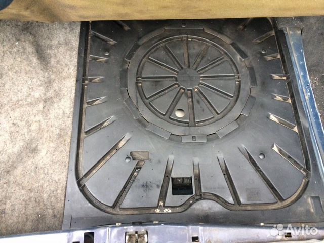 Mercedes W124 Крышка и люк запаски Mercedes W124 Крышка и люк запаски