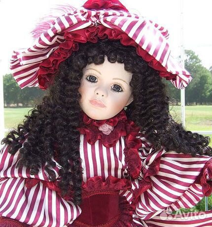 Большая фарфоровая кукла коллекционная Patricia Lo