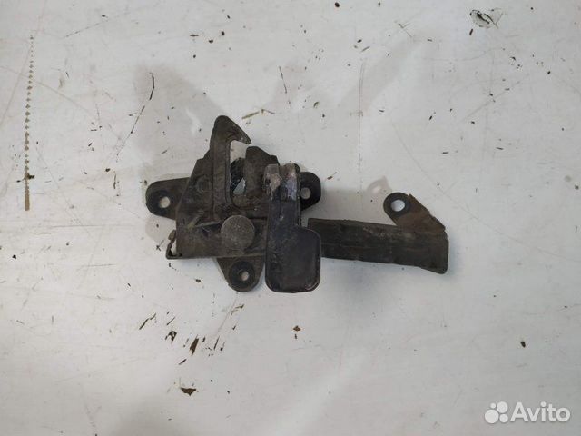Замок капота 811304Y000 Kia Rio 3
