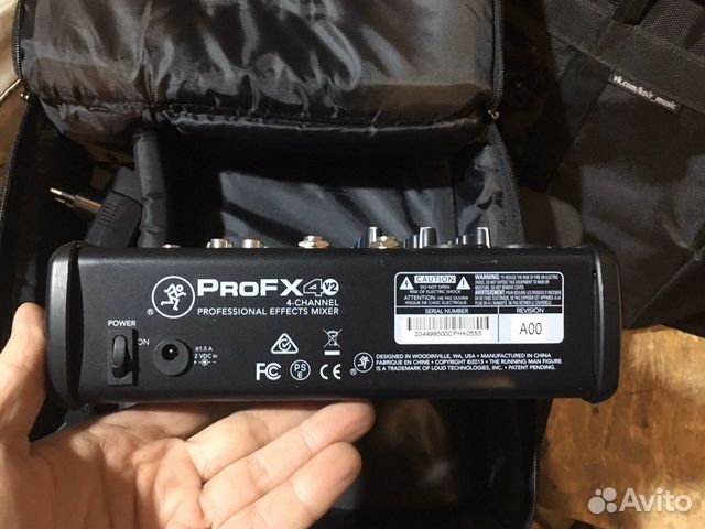Микшерный пульт Mackie profx4v2
