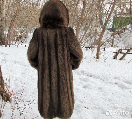 Шуба из меха енота с капюшоном (46-48р) Шуба из меха енота с капюшоном (46-48р)