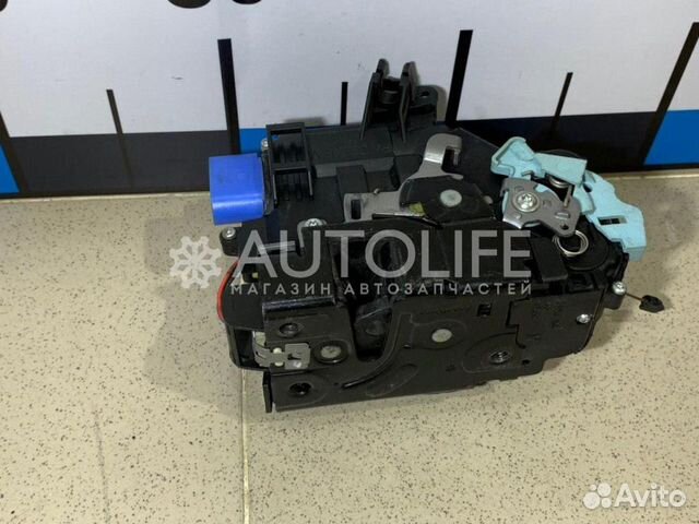 Замок двери передней правой Skoda Octavia A5 Замок двери передней правой Skoda Octavia A5