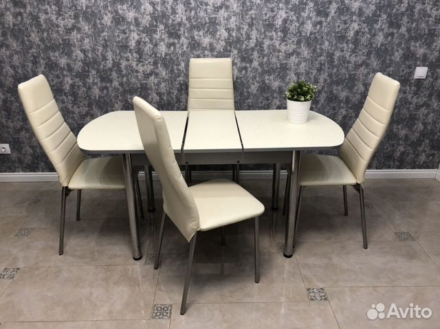 Стол раздвижной и 4 стула