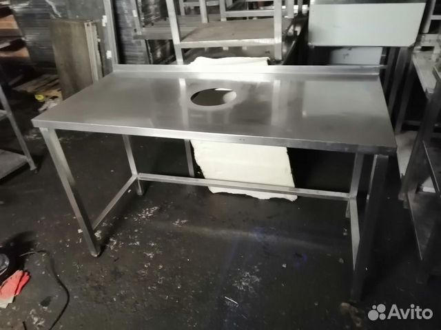 Стол из нержавейки отверстием 1520/700 Стол из нержавейки отверстием 1520/700