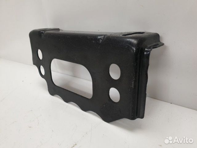 Кронштейн передней панели Toyota Corolla E180