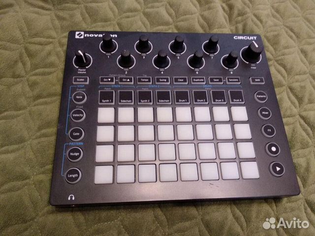 Грув-бокс novation circuit