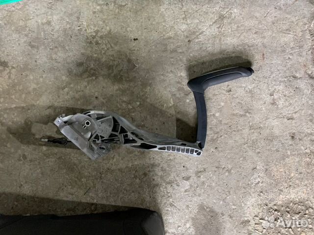 Подлокотник Ford Focus 3 CB8 2012