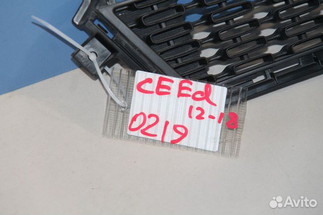 Решётка в бампер центральная KIA Ceed
