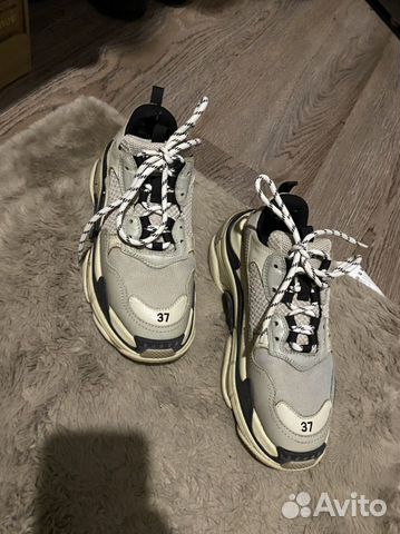 Кроссовки Balenciaga triple s Кроссовки Balenciaga triple s
