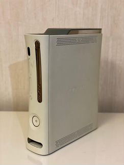 Xbox 360 + 1 игра (Fable 2) + 1 джойстик