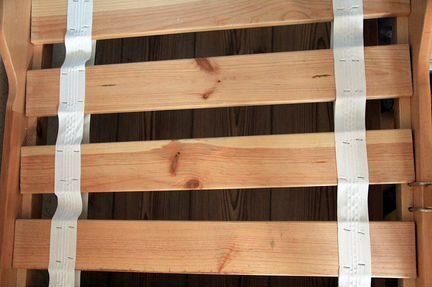 Детская кровать из массива и матрас mothercare