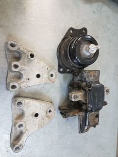 Кронштейн, опора VW Polo Sedan, Skoda Rapid