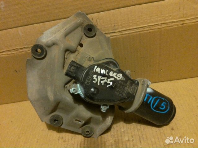 Моторчик стеклоочистителя передний Mitsubishi