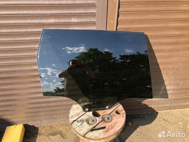 Стекло заднее правое (черное) SsangYong Rexton 2