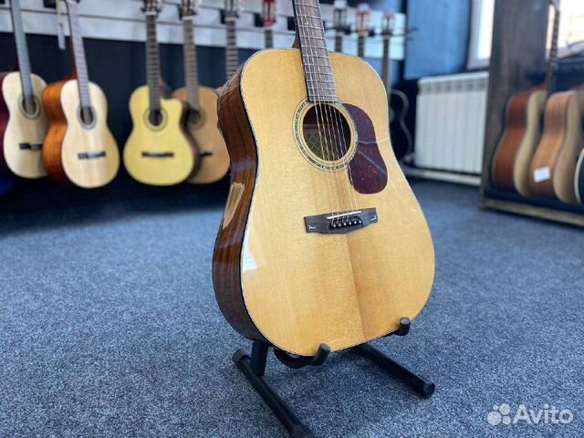 Гитара полностью из массива