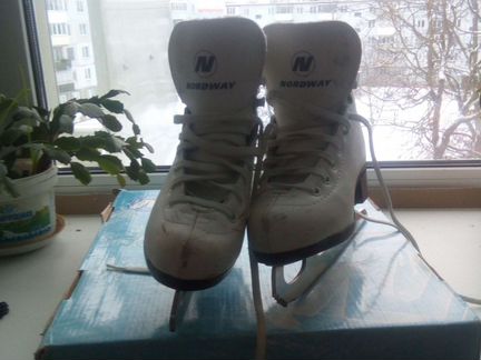 Коньки фигурные детские 28 размер