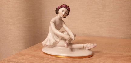 Статуэтка фарфоровая