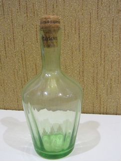 Продается графинчик-бутылочка для вина винтаж,ссср