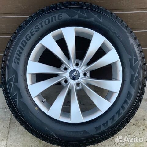 Bridgestone Blizzak DM-V2 235/65 R17