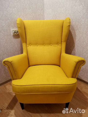 Желтое кресло в икеа