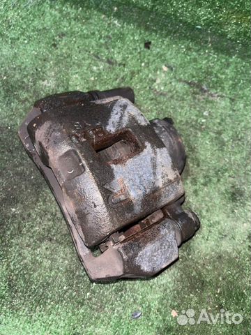 Суппорт тормозной передний правый Mazda Familia